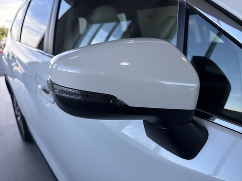 Used 2022 Subaru Ascent Limited w/ Technology Package image 9