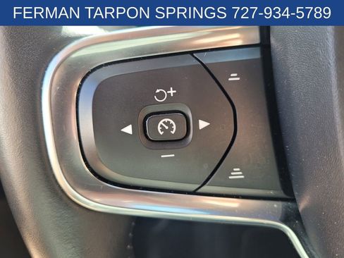 Used 2019 Volvo XC40 T5 Momentum image 30