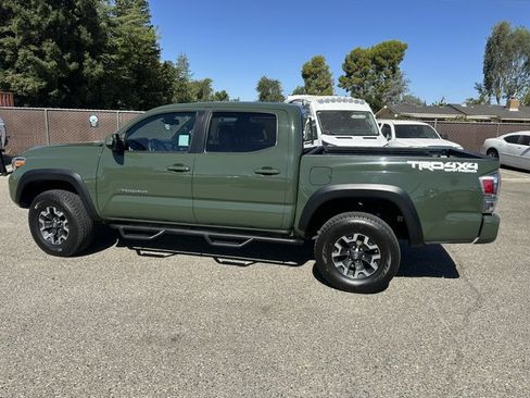 Used 2021 Toyota Tacoma TRD Off-Road w/ Technology Package AWD/4WD image 4
