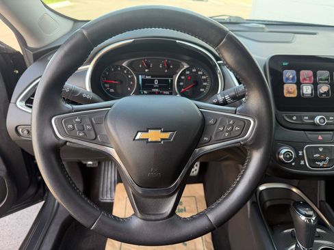 Used 2016 Chevrolet Malibu LT w/ Leather Package FWD image 11