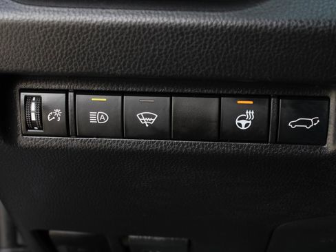 Used 2021 Toyota RAV4 XLE Premium image 12