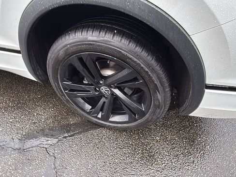 Used 2023 Volkswagen Tiguan SE R-Line image 32