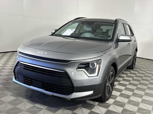 Used 2023 Kia Niro EX image 4