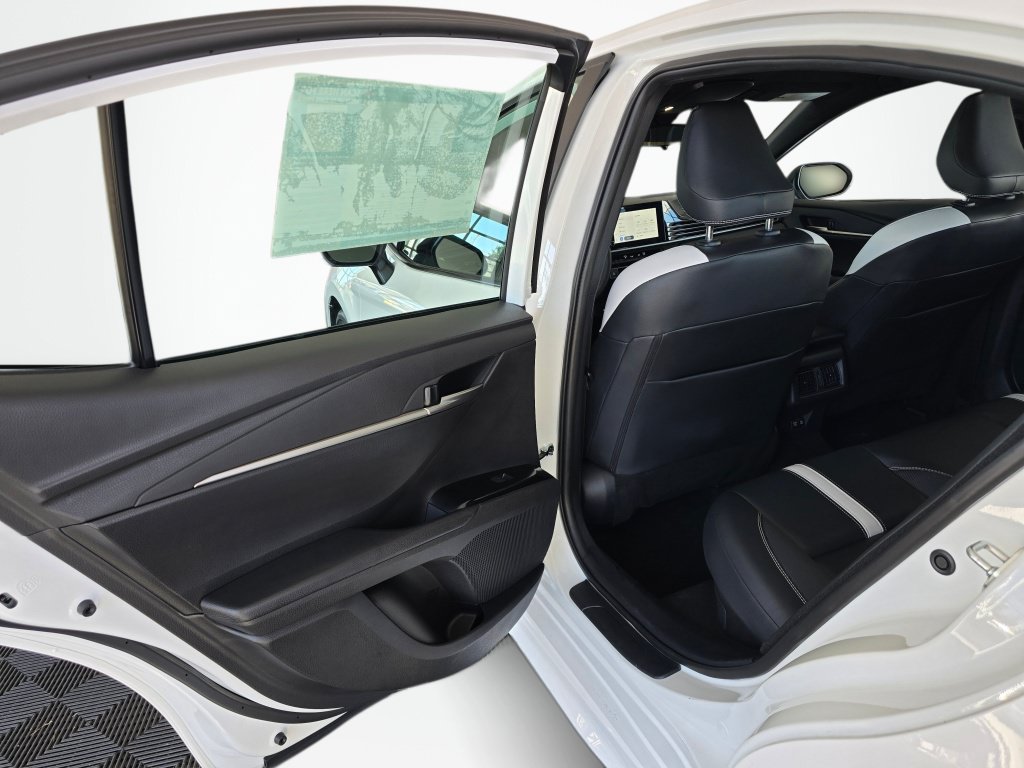 Used 2025 Toyota Camry SE FWD image 33