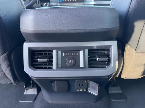 Used 2024 Ford F250 Lariat image 36