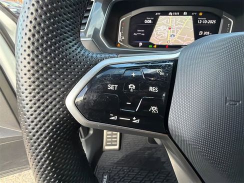 Used 2022 Volkswagen Tiguan SEL R-Line image 23