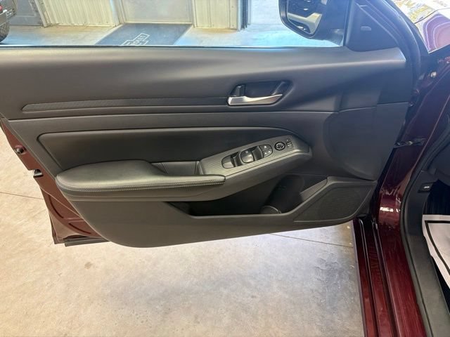 Used 2024 Nissan Altima 2.5 SV FWD image 12
