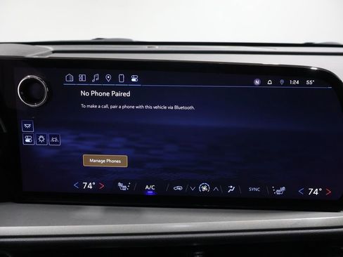 Used 2024 Chevrolet Traverse LT image 32