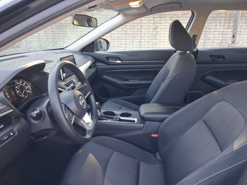 Used 2025 Nissan Altima 2.5 SV FWD image 4