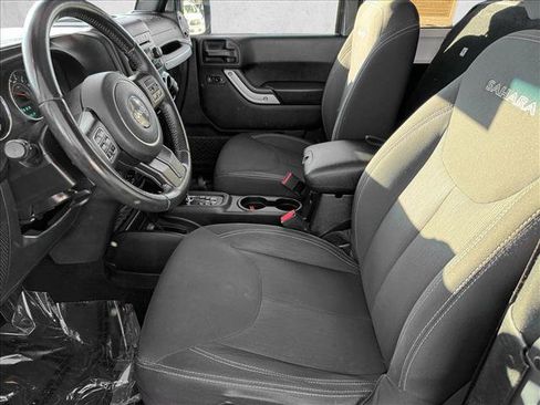 Used 2017 Jeep Wrangler Sahara w/ Connectivity Group image 10