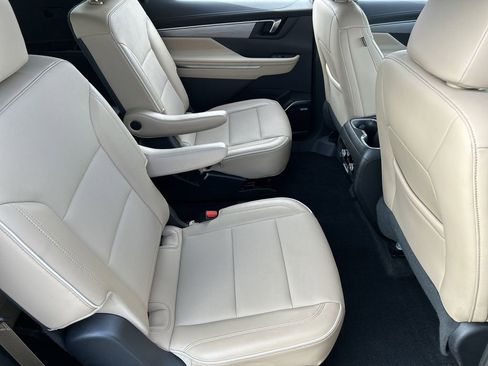 Used 2025 Buick Enclave Preferred w/ Power Package image 27