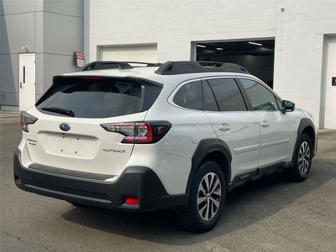 Used 2025 Subaru Outback Premium AWD/4WD image 5