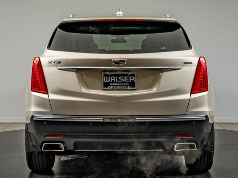 Used 2017 Cadillac XT5 Luxury w/ Driver Awareness Package FWD image 6