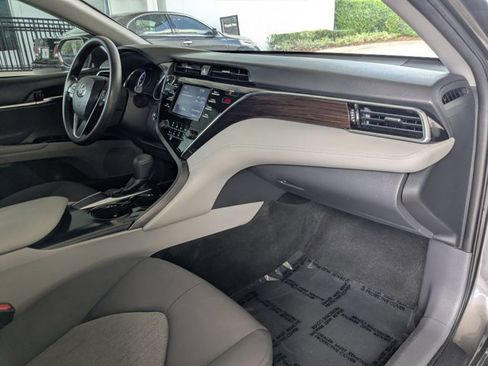 Used 2018 Toyota Camry LE w/ Convenience Package FWD image 20
