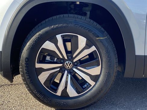 New 2026 Volkswagen Atlas SE image 6