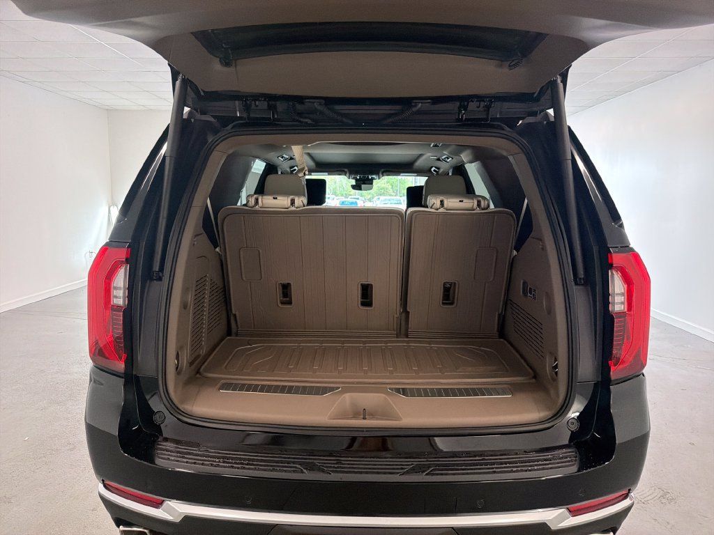 New 2026 GMC Yukon Denali w/ Denali Reserve Package RWD image 8