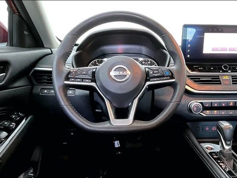 Used 2023 Nissan Altima 2.5 SV w/ SV Premium Package FWD image 6