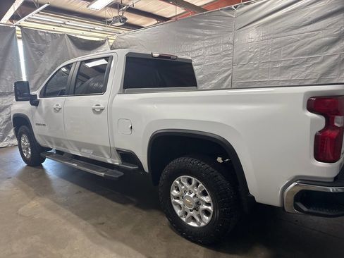 Used 2023 Chevrolet Silverado 2500 LT w/ Convenience Package image 3