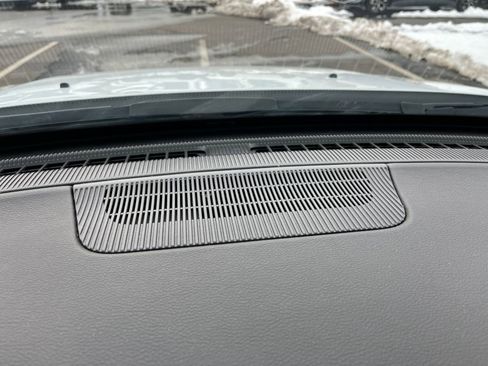 Used 2025 Jeep Compass Limited image 17