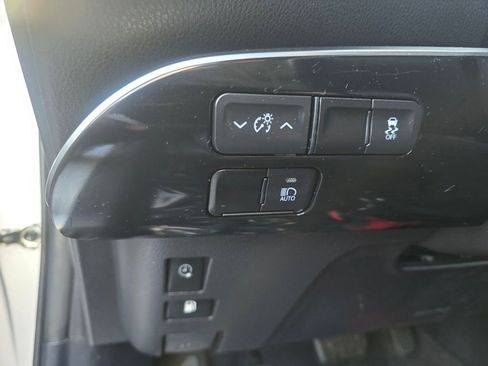 Certified 2021 Toyota Prius Prime XLE image 18