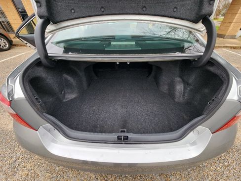 Used 2016 Toyota Camry LE FWD image 16