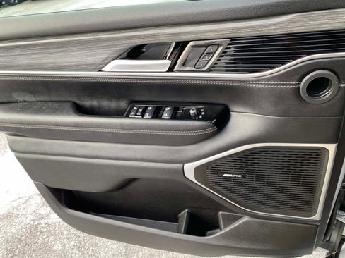 Used 2024 Jeep Wagoneer Series III image 23