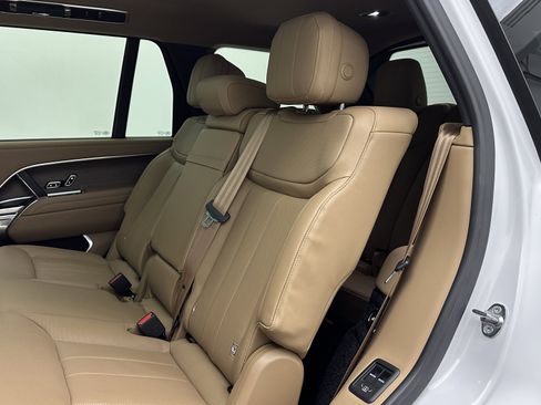 Used 2025 Land Rover Range Rover Long Wheelbase SE image 29