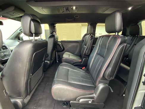 Used 2019 Dodge Grand Caravan GT FWD image 11