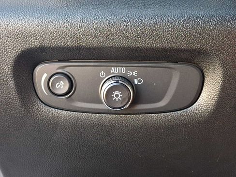 Used 2023 Chevrolet Traverse LT w/ LT Premium Package AWD/4WD image 26