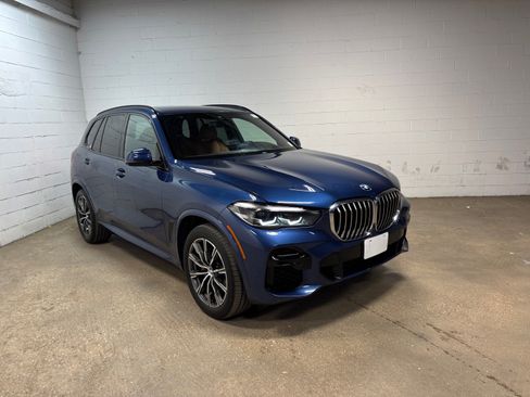 Used 2022 BMW X5 xDrive40i w/ M Sport Package AWD/4WD image 4
