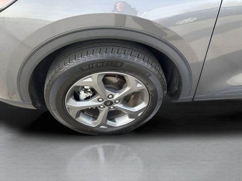 Used 2025 Ford Escape ST-Line image 17