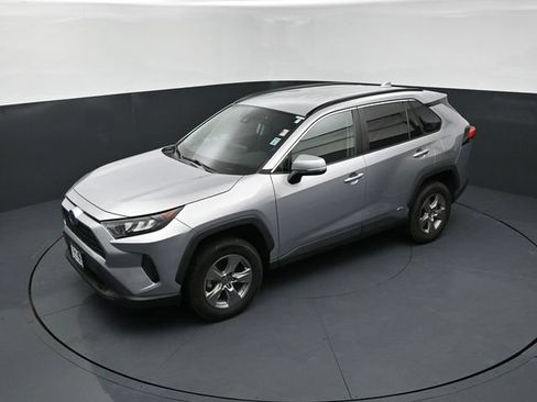 Used 2022 Toyota RAV4 LE AWD/4WD image 14