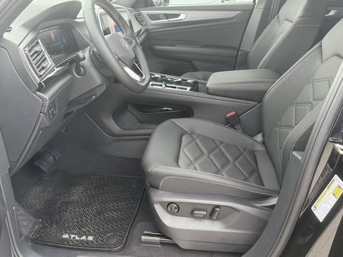 New 2026 Volkswagen Atlas Cross Sport SE FWD image 13
