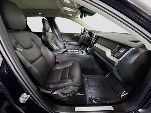 Used 2025 Volvo XC60 B5 Plus image 29