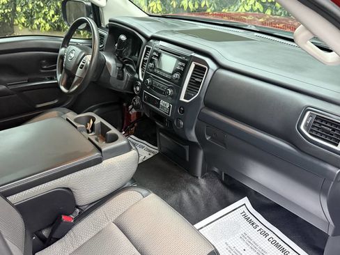 Used 2017 Nissan Titan S image 15