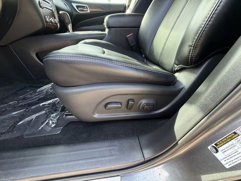 Used 2017 Nissan Pathfinder Platinum w/ Midnight Edition Package image 26