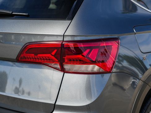 Used 2023 Volkswagen Taos SE image 11