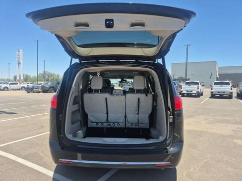 Used 2020 Chrysler Pacifica Touring-L Plus w/ Tire & Wheel Group FWD image 3