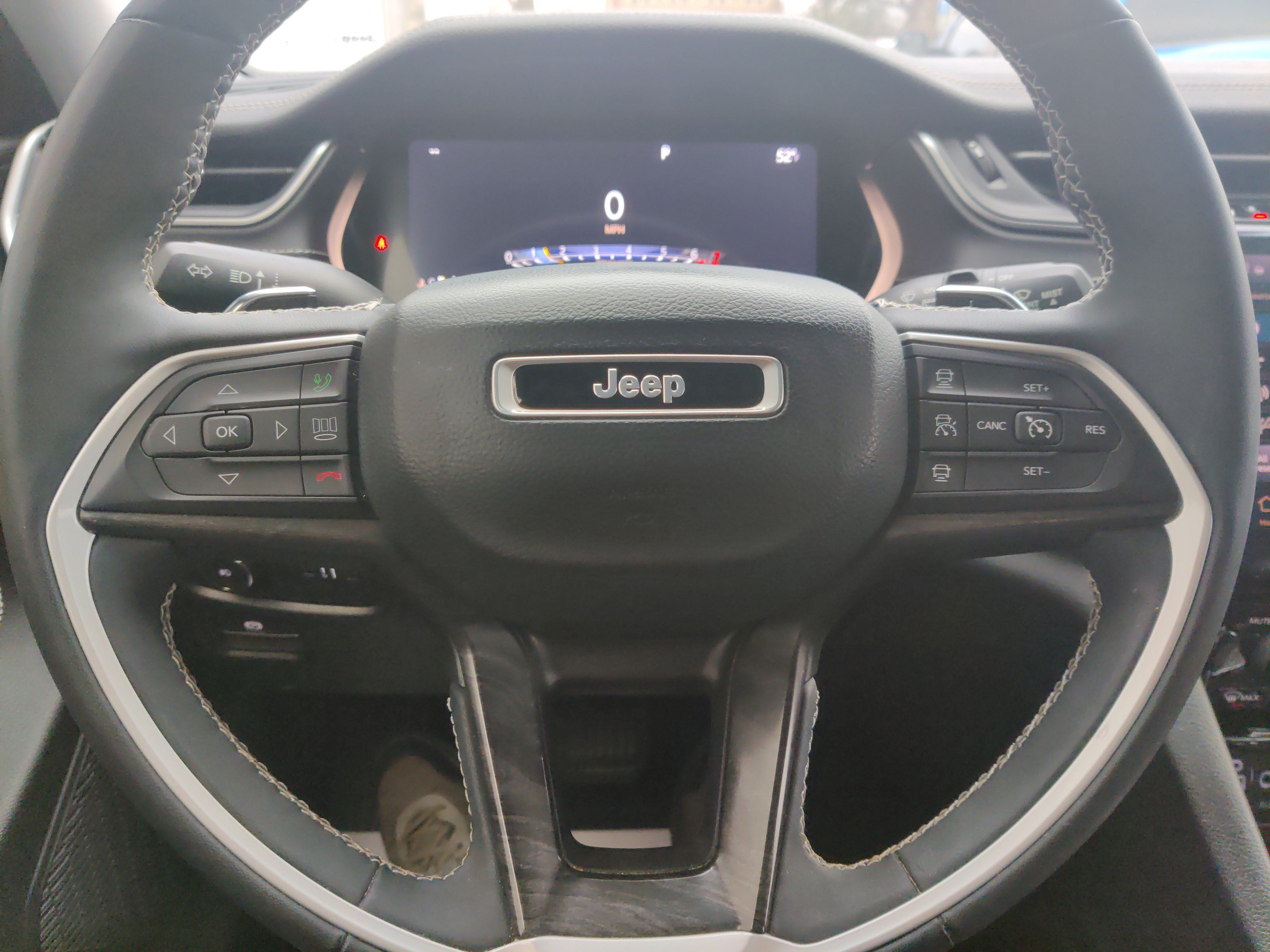 Used 2023 Jeep Grand Cherokee Limited AWD/4WD image 22