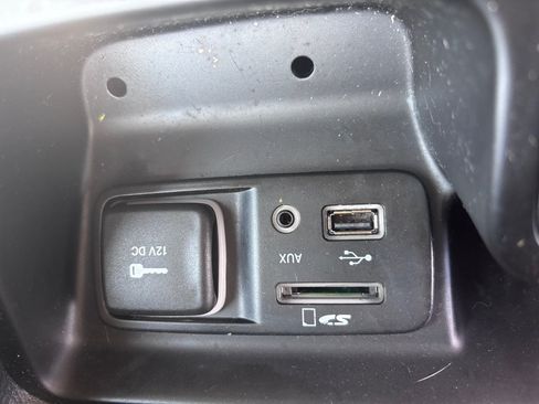 Used 2015 Jeep Cherokee Latitude w/ Cold Weather Group AWD/4WD image 7