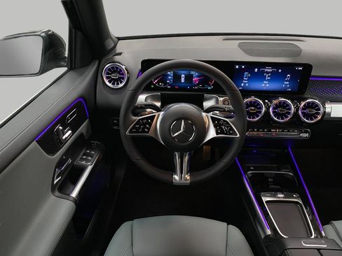 New 2026 Mercedes-Benz GLB 250 4MATIC image 13