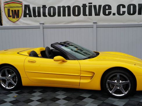 Used 2000 Chevrolet Corvette Convertible w/ Memory Pkg RWD image 3