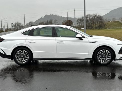 Used 2025 Hyundai Sonata SEL image 2