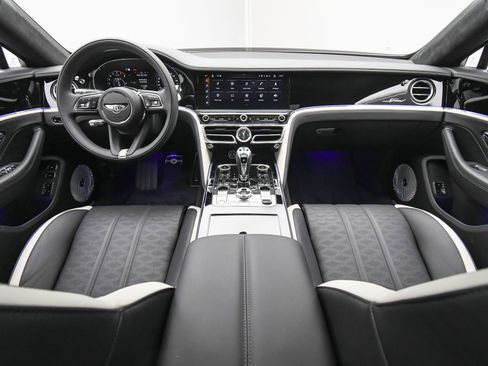 Used 2025 Bentley Flying Spur Plug-In Hybrid image 4