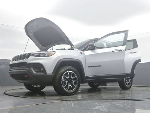 Used 2024 Jeep Compass Trailhawk w/ Sun and Sound Group AWD/4WD image 59