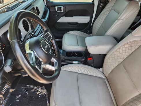 Used 2021 Jeep Wrangler Unlimited Sahara AWD/4WD image 4