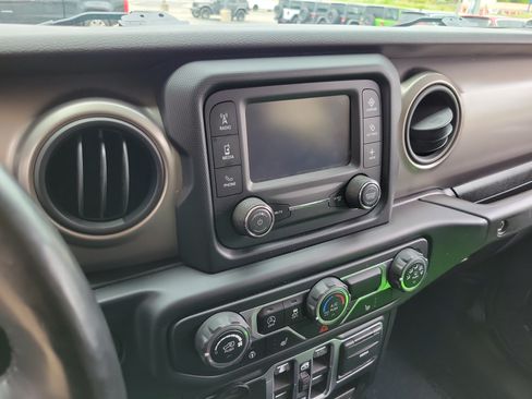 Used 2018 Jeep Wrangler Unlimited Sport S AWD/4WD image 13