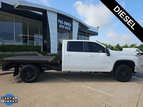 Used 2022 Chevrolet Silverado 2500 LT w/ Convenience Package AWD/4WD image 2