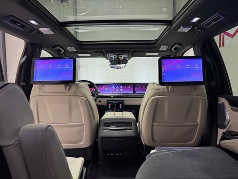 Used 2026 Cadillac Escalade ESV Sport w/ Touring Package AWD/4WD image 37