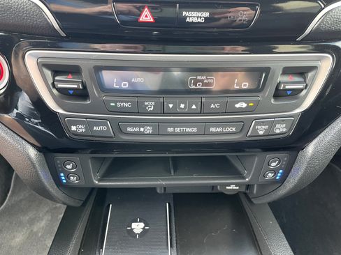 Used 2025 Honda Ridgeline Black Edition image 17